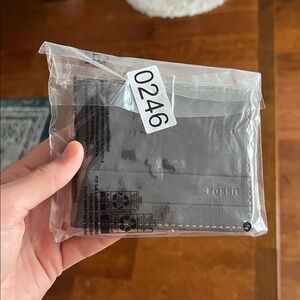 NWT Men’s Leather Fossil Wallet